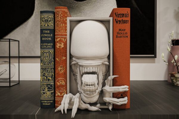 Xenomorph Book Nook